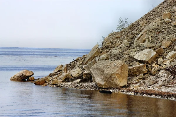 A costa rochosa — Fotografia de Stock