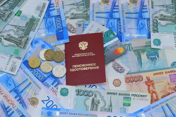 Receiving Pension Pensioner Certificate Plastic Cards Russian Money — Stock Photo, Image