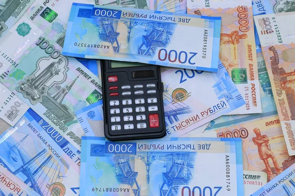Calculadora Está Fundo Dinheiro Russo Close — Fotografia de Stock