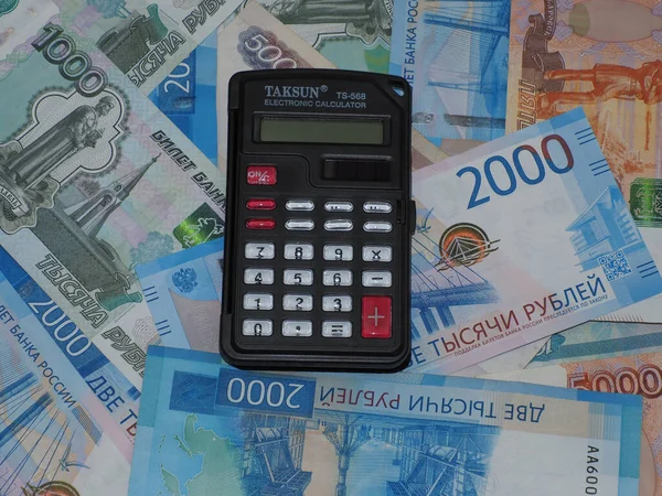 Calculadora Encuentra Fondo Del Dinero Ruso Primer Plano —  Fotos de Stock