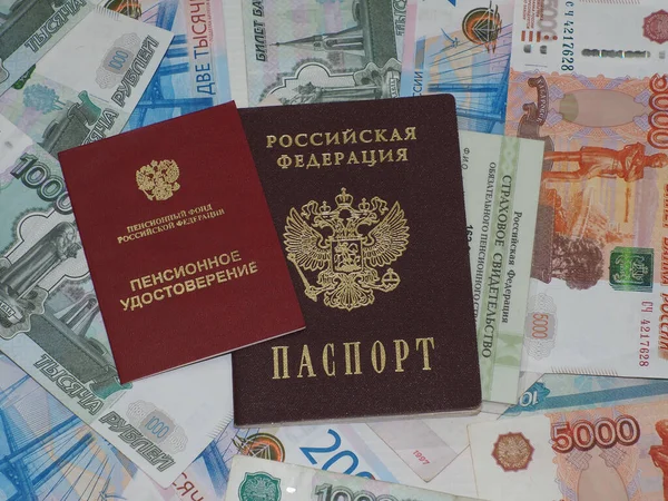 Pensionsbeviset Det Obligatoriska Pensionsförsäkringsbeviset Och Det Ryska Passet Finns Ryska — Stockfoto