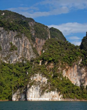 Khao sok dağ ve göl Tayland