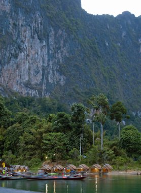 Khao sok dağ ve göl Tayland