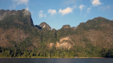 Khao sok dağ ve göl Tayland