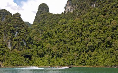 Khao sok dağ ve göl Tayland