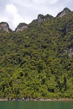 Khao sok dağ ve göl Tayland