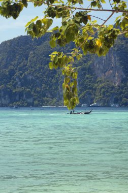 şemsiye ve güzel beach.khai Island phuket plaj sandalyeleri