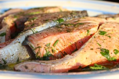 marine edilmiş somon balığı