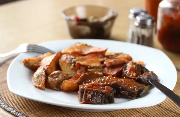 Patatas horneadas y patatas —  Fotos de Stock