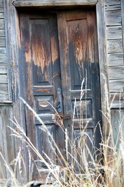 Eski evin çürük kapı — Stok fotoğraf