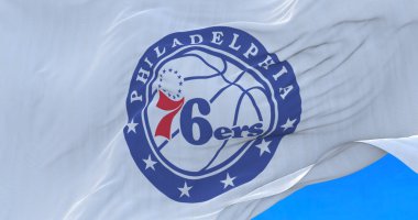 Philadelphia, Pennsylvania Birleşik Devletleri 23 Mart 2022 Philadelphia 76ers bayrağı sallıyor. Philadelphia 76ers, Philadelphia merkezli Amerikan profesyonel basketbol takımı..