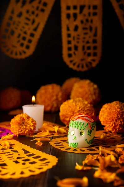 Cukor Koponya Gyertyával Cempasuchil Virágokkal Vagy Marigold Papel Picado Dekoráció — Stock Fotó