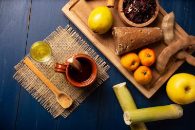 Ponche de Frutas. Noel meyveli punç Meksika 'da geleneksel olarak postalar ve Noel zamanı tüketilen bir karışım.