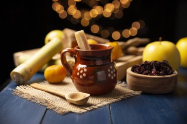 Ponche de Frutas. Noel meyveli punç Meksika 'da geleneksel olarak postalar ve Noel zamanı tüketilen bir karışım.