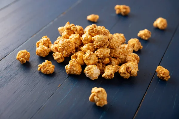 Homemade Caramel Popcorn Blue Rustic Wooden Table Close — Foto de Stock
