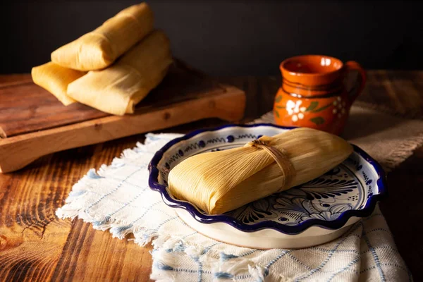 Plato Prehispánico Típico México Algunos Países Latinoamericanos Masa Maíz Envuelta —  Fotos de Stock