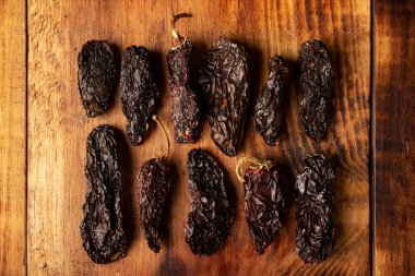 Şili Morita. Meksika biberi, Meksika biberinin kurutulmuş ve tütsülenmiş biberidir ve çeşitli Meksika hazırlıklarında kullanılır. Boşluğu kopyala.