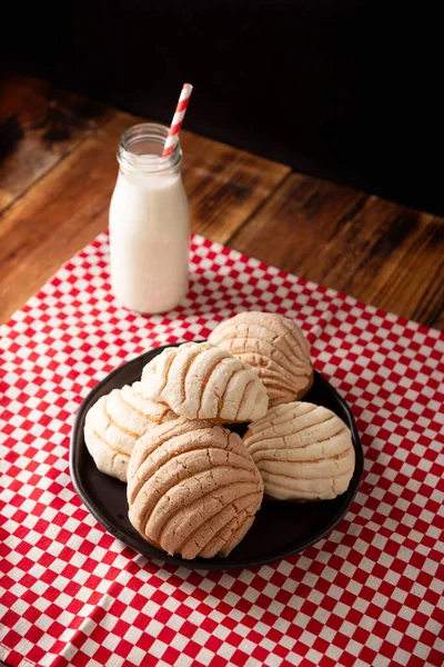 Conchas Meksika Usulü Tatlı Ekmek Deniz Kabuğu Görünümlü Genellikle Kahvaltıda — Stok fotoğraf