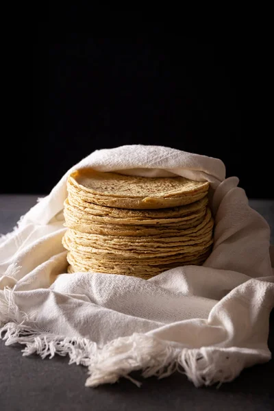 Mais Tortillas Lebensmittel Aus Nixtamalisiertem Mais Ein Grundnahrungsmittel Mehreren Amerikanischen — Stockfoto