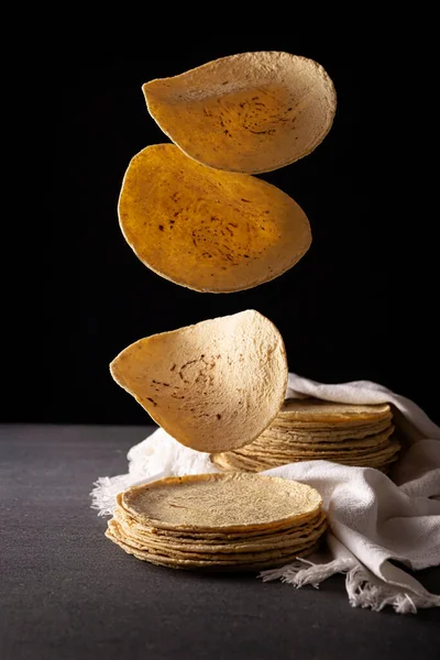 Mais Tortillas Lebensmittel Aus Nixtamalisiertem Mais Ein Grundnahrungsmittel Mehreren Amerikanischen — Stockfoto