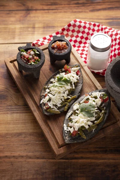 Tlacoyos Nopales Plato Prehispánico Mexicano Hecho Harina Maíz Azul Rellena — Foto de Stock