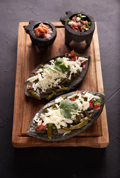 Tlacoyos Nopales Prato Pré Hispânico Mexicano Feito Massa Farinha Milho — Fotografia de Stock