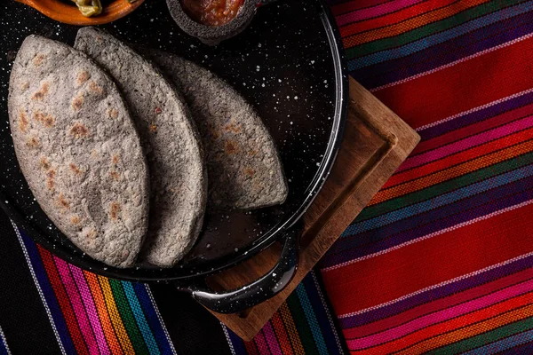 Comal Peltre Con Tlacoyos Mexikanische Vorspanische Gericht Aus Blauem Maismehl — Stockfoto