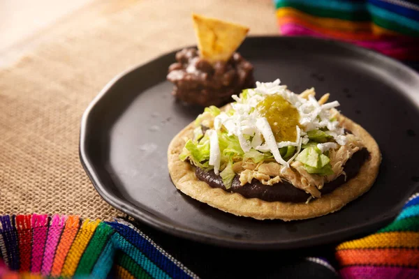 Sopes Pollo Traditional Homemade Mexican Appetizer Prepared Fried Corn Dough — Stock Photo, Image