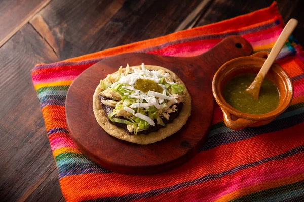 Sopes Pollo Traditional Homemade Mexican Appetizer Prepared Fried Corn Dough — Foto de Stock