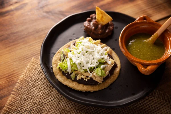 Sopes Pollo Traditional Homemade Mexican Appetizer Prepared Fried Corn Dough — Stock Photo, Image
