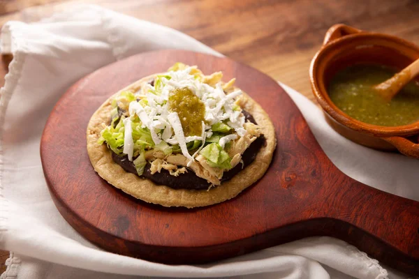 Sopes Pollo Traditional Homemade Mexican Appetizer Prepared Fried Corn Dough — Stock Photo, Image