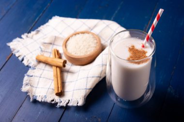 Agua de Horchata. Also known as horchata de arroz, it is one of the traditional fresh waters in Mexico, it is made with rice and cinnamon.