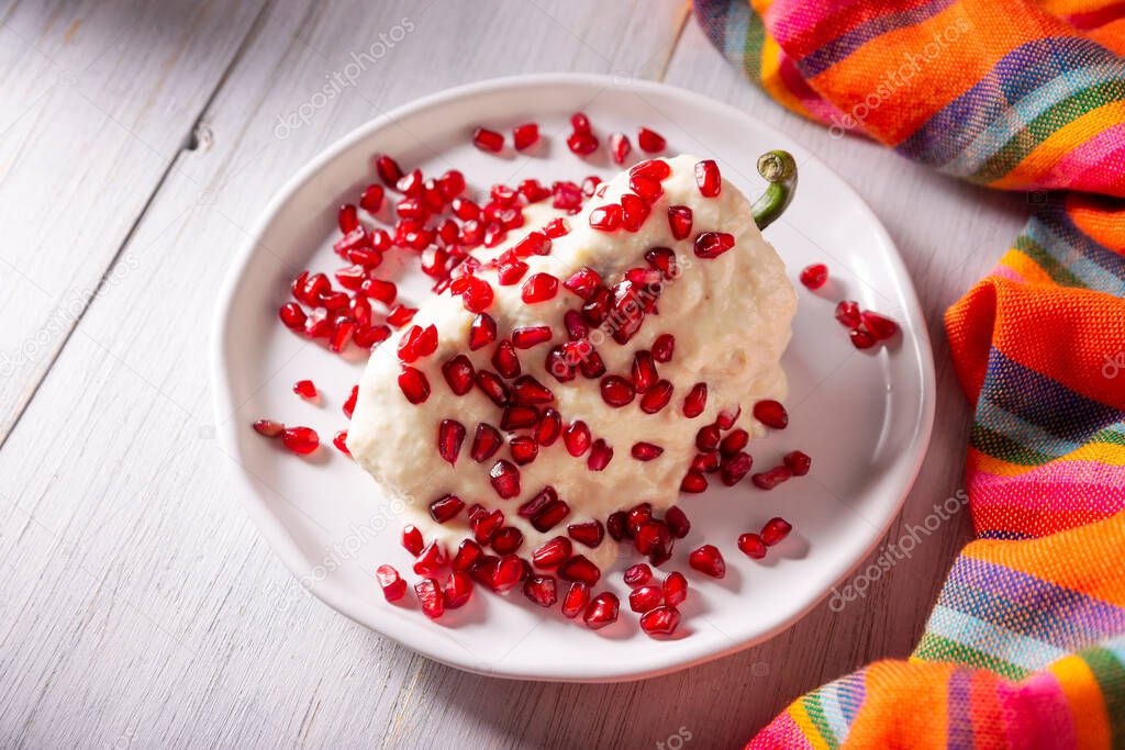 Chile en Nogada, Plato típico de México. Preparado con chile poblano