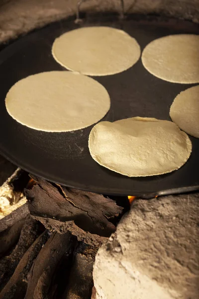 Handgemachte Mais Tortillas Gekocht Einem Traditionellen Rustikalen Holzofen Namens Fogon — Stockfoto