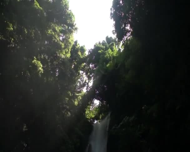 Kasaroro vodopád. ostrova Negros. Filipíny. — Stock video