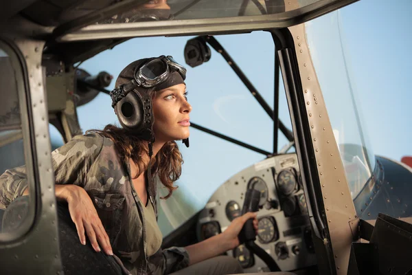 Aviador femenino — Foto de Stock