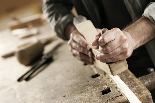 Hände eines Handwerkers — Stockfoto