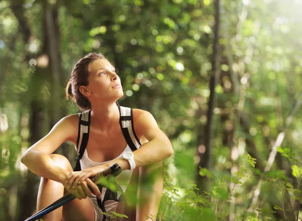 Passeggiatrice nordica femminile — Foto Stock