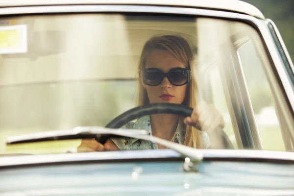 Beautiful young girl on the road — Stock Photo, Image