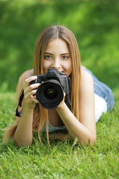 Beautiful young photographer — Stock Photo, Image