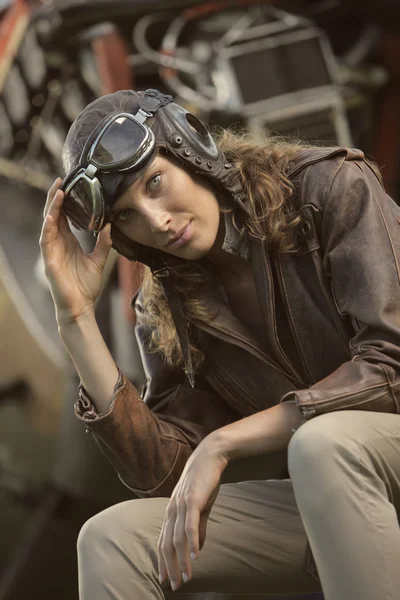 Güzel kadın havacı: vintage fotoğraf — Stok fotoğraf
