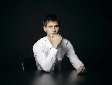 Genç adam.