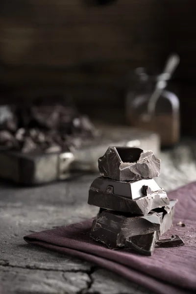 黑巧克力的堆栈 — 图库照片