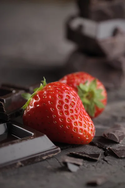 Čerstvé jahody a čokoláda — Stock fotografie