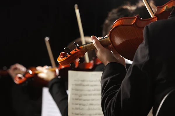 古典音乐。音乐会的小提琴手 — 图库照片