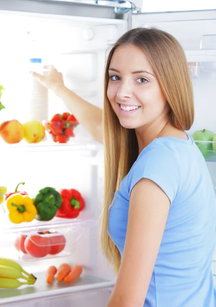 Leche en el refrigerador — Foto de Stock