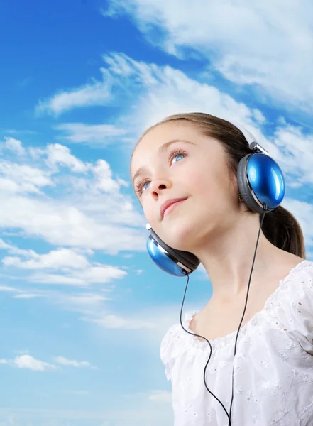 Young girl wearing headphones — Stock Photo, Image