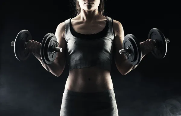 Lifting the dumbbells — Stock Photo, Image