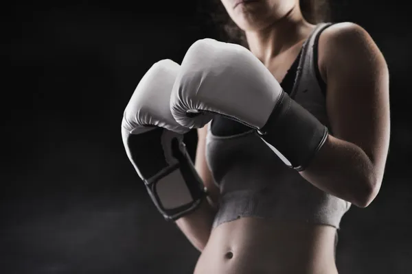 Woman boxing — Stock Photo, Image