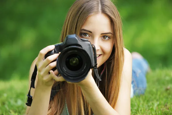 Beautiful young photographer — Stock Photo, Image